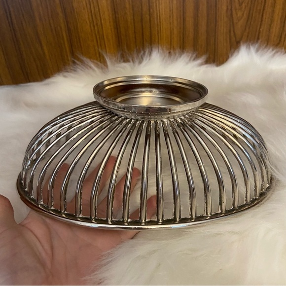 Vintage Silver plated wire fruit basket made in Hong Kong - Picture 9 of 13